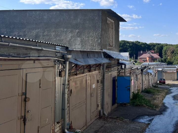 Гараж, > 30 м²