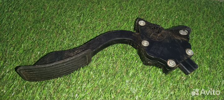 Педаль газа Toyota Land cruiser 200