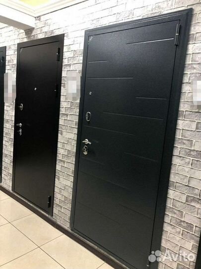 Дверь входная с зеркалом