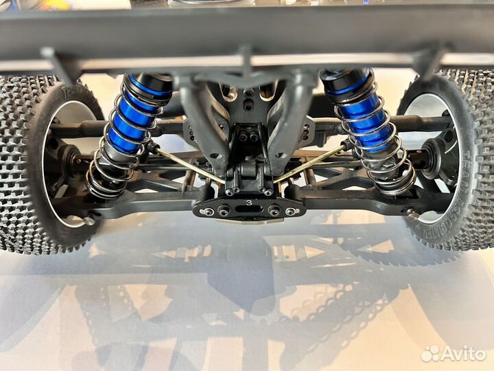 Багги 1/8 нитро associated RC8.2 RS 4WD 2.4GHZ