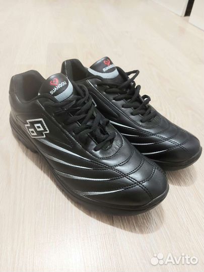 Кроссовки 44