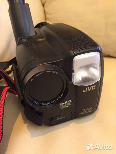 Видео камера JVC GR-AX627E