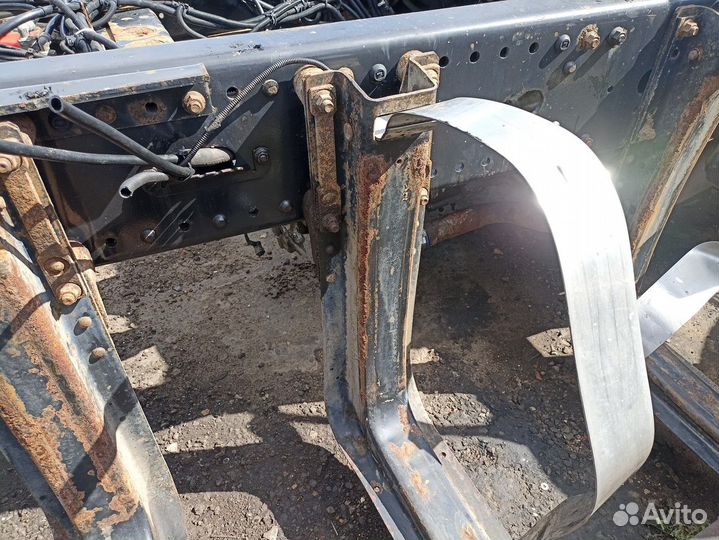 Кронштейн топливного бака