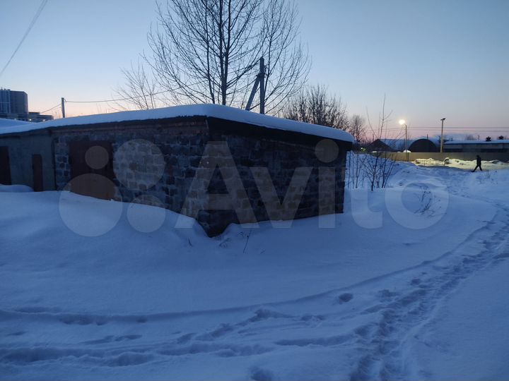 Гараж, > 30 м²