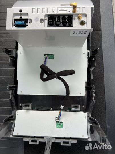 Монитор на Land Cruiser 200