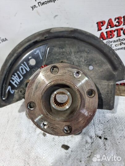 Передний поворотный кулак левый Renault Logan 2