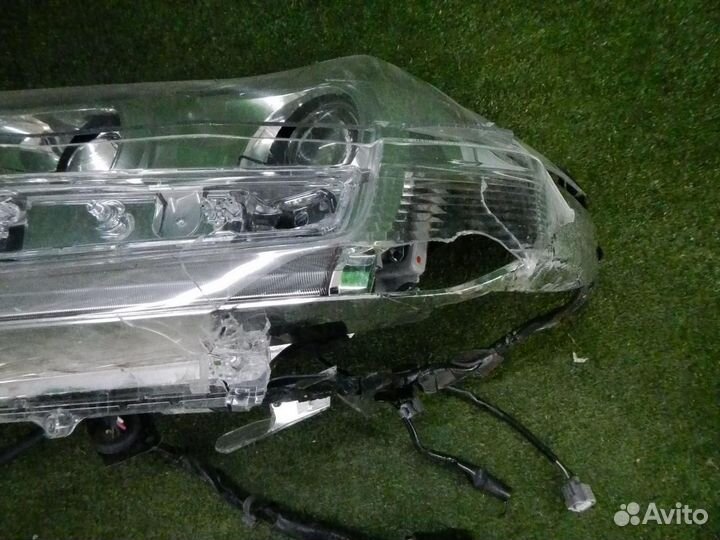 Фара левая Toyota Land Cruiser