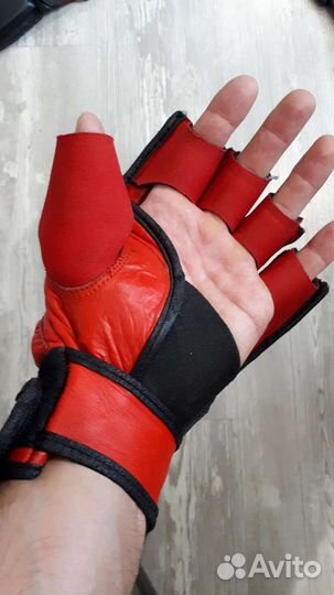 Перчатки для тайского бокса и мма