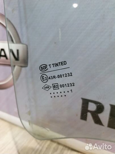 Стекло боковое двери Renault logan Лев