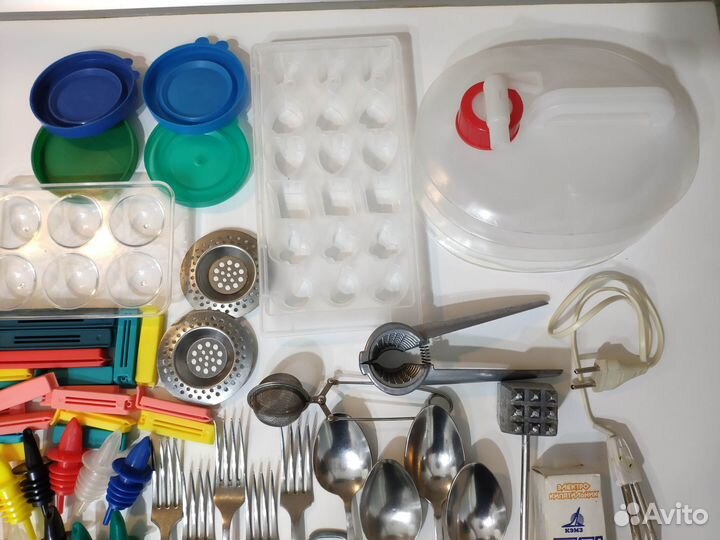 Столовые приборы, кипятильник, ситечко