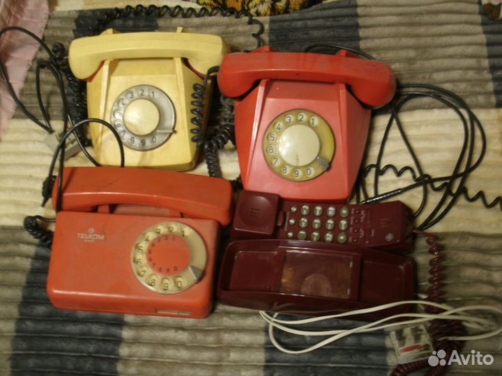 Телефон кнопочный трубка красный