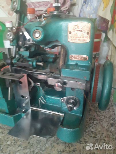 Швейная машинка оверлок