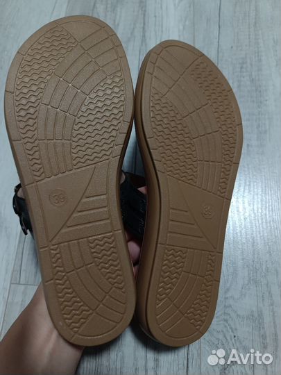 Шлепанцы женские 39 р. новые