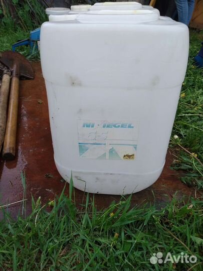 Канистры пластиковые на 31 л