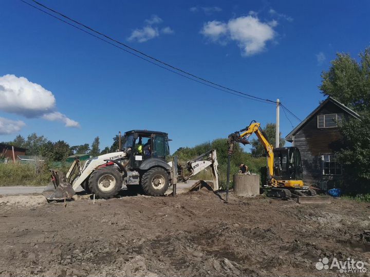 Аренда экскаватора погрузчика. Аренда трактора