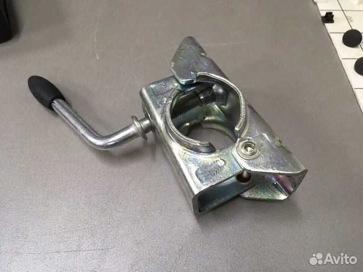 Хомут крепления опорного колеса D48 мм