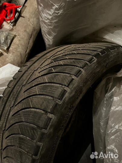 Gripmax Stature 235/40 R18