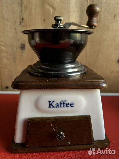 Кофемолка ручная винтаж