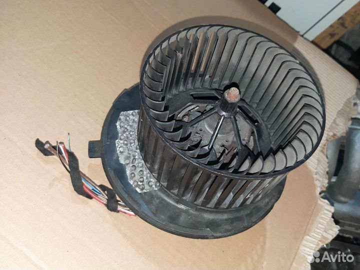 Моторчик печки Фольксваген Пассат B6 CC Гольф 6