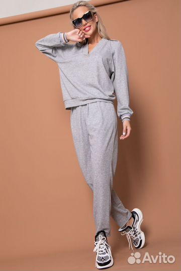 Женский костюм