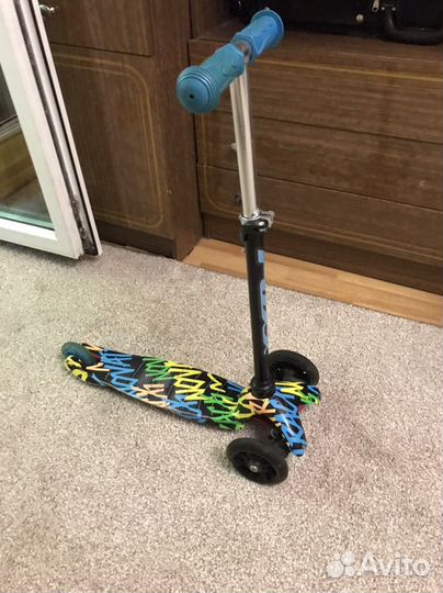 Самокат трехколесный