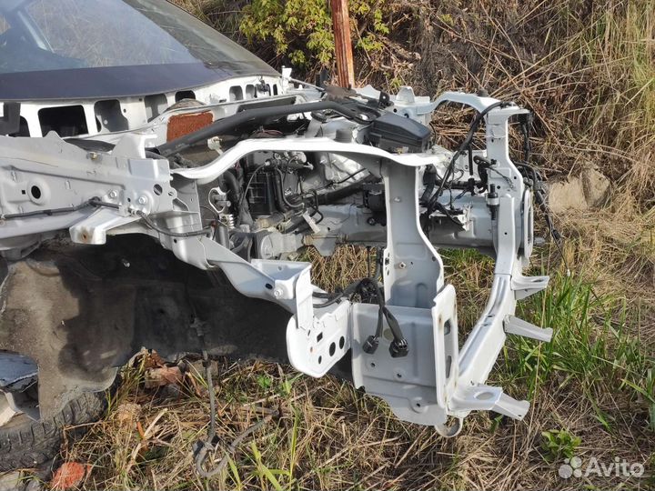 Левая и правая четверть пежо 4007 белая