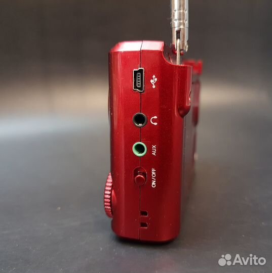 Походный цифровой MP3 плеер-радиоприемник