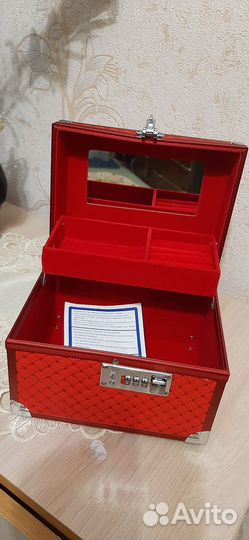 Шкатулка для ювелирных украшений