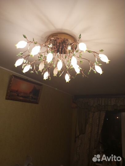 Продам люстру