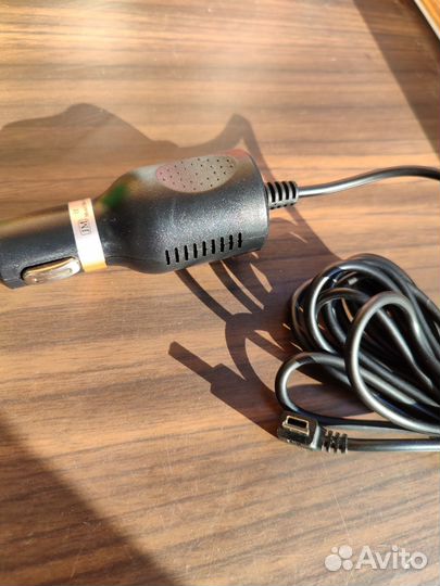 Автомобильный зарядник