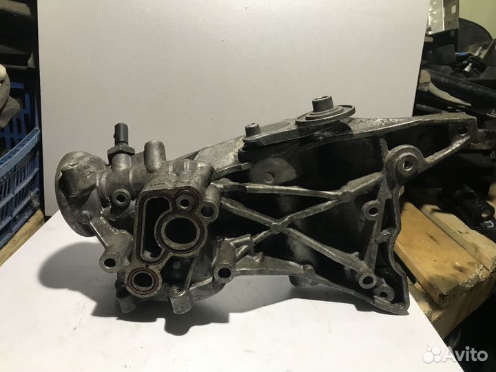 Кронштейн генератора Volkswagen Passat B6