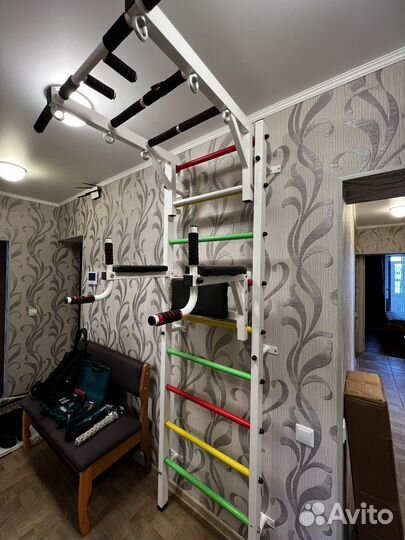 Шведская стенка с турником и брусьями