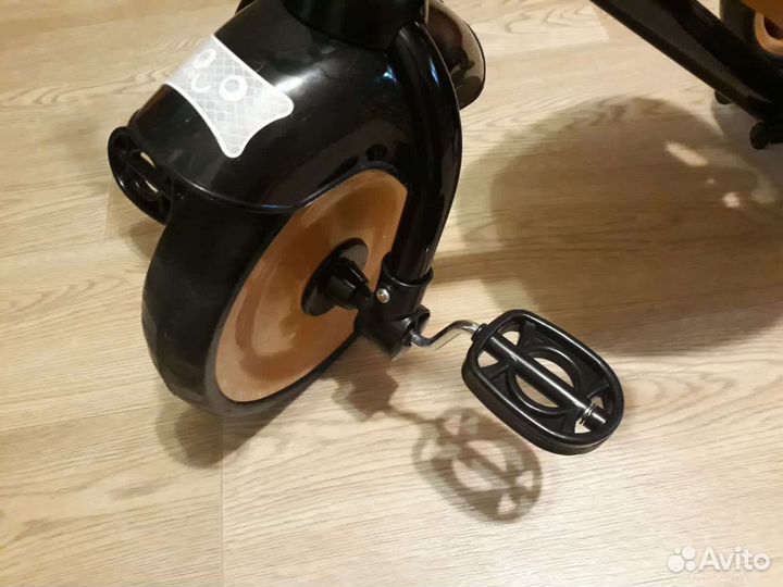 Новый трехколесный велосипед