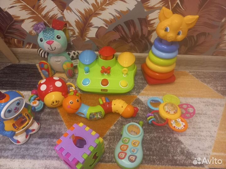 Пакет фирменных игрушек 6 мес+