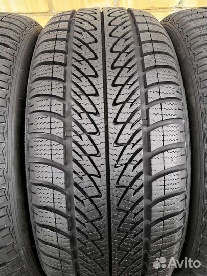 Goodyear UltraGrip 8 Performance 215/45 R17
