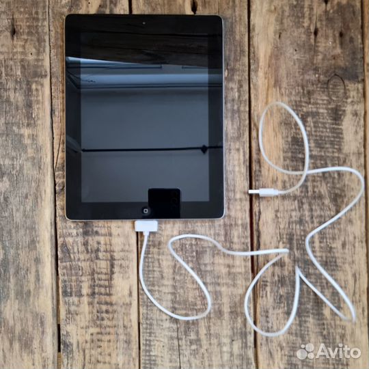 iPad 2 32 Гб Wi-Fi/GSM (MC774NF/A)