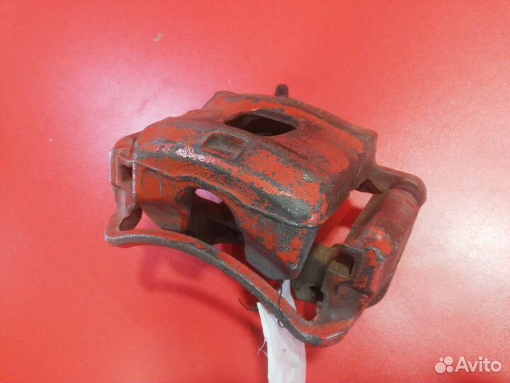 Суппорт передний правый Nissan Bluebird EU14