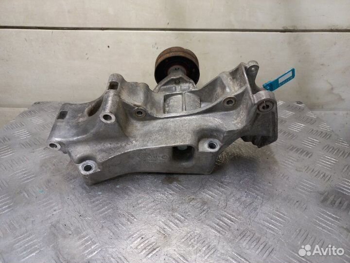 Кронштейн генератора Volkswagen Bora 1.6 16V AZD