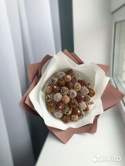 Съедобные букеты из клубники в шоколаде