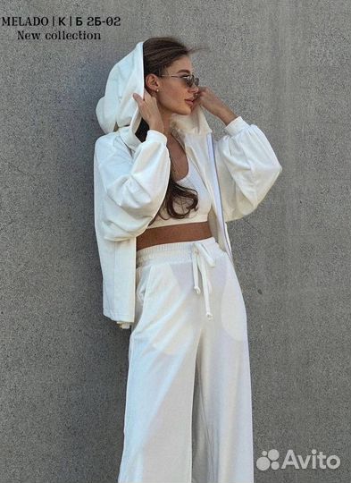 Костюм женский 42 44 белый черный синий