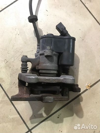 Суппорт задний левый Audi A6 AUK 2006