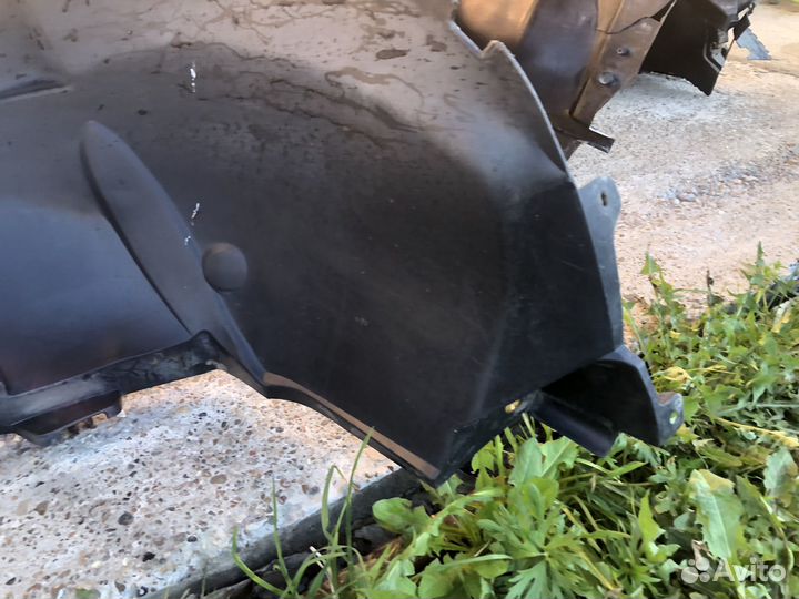 Renault duster 2016г передний правый подкрылок
