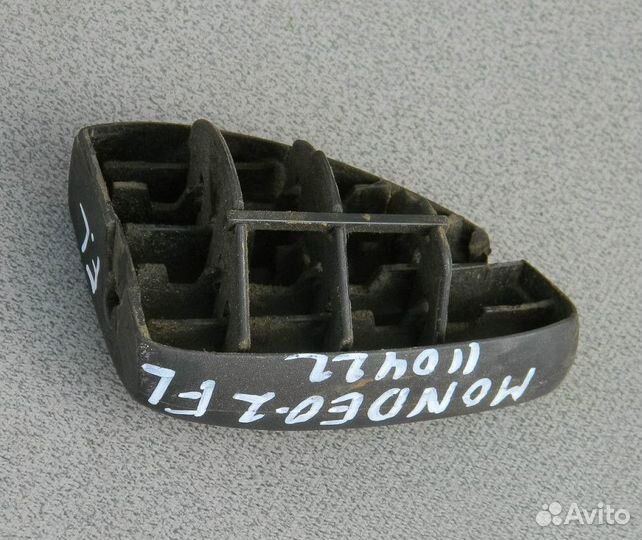 Решетка воздуховода левая Ford Mondeo 2