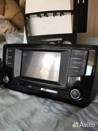 Магнитола с колонками оригинал skoda yeti 2016г
