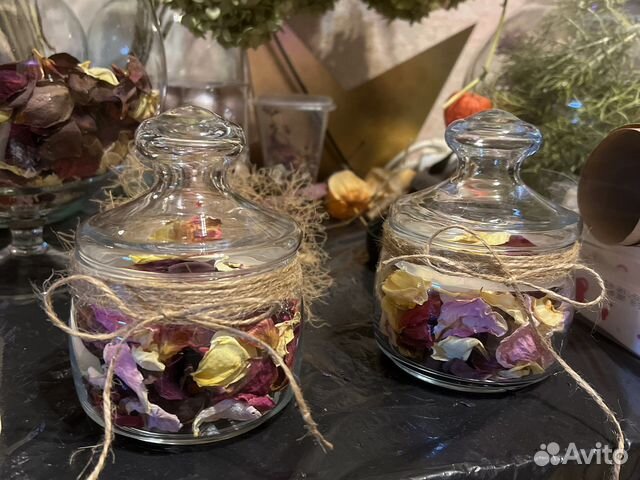 Лепестки роз