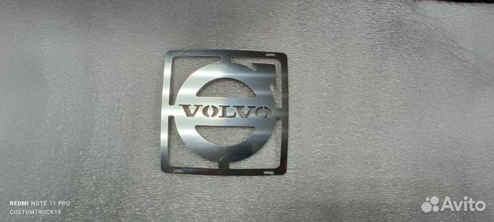Эмблема на решетку радиатора Volvo VNL