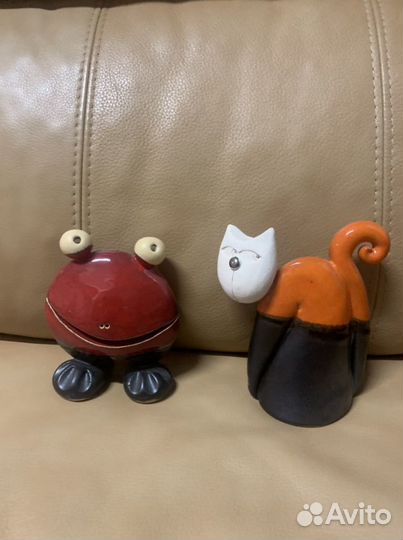 Фигурки лягушки и кота