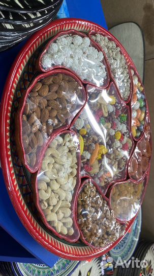 Менажница с орехами