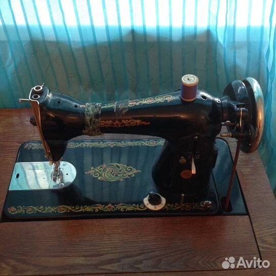 Швейная машинка Подольская с ножным приводом 2 М