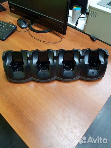 Зарядное устройство на 4 аккумулятора Motorola CRD